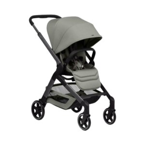 Compacte groene Joolz Hub2 kinderwagen Sage Green in zijaanzicht, met grote zonnekap, boodschappenmand en ergonomische zitting.