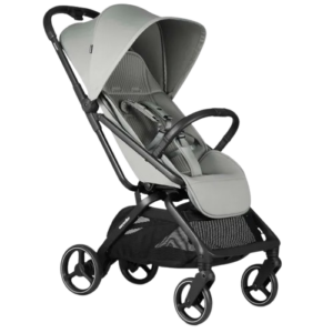 Easywalker Rockey M buggy in de kleur Fresh Green, met donker frame en grote zonnekap, schuin van opzij gezien.