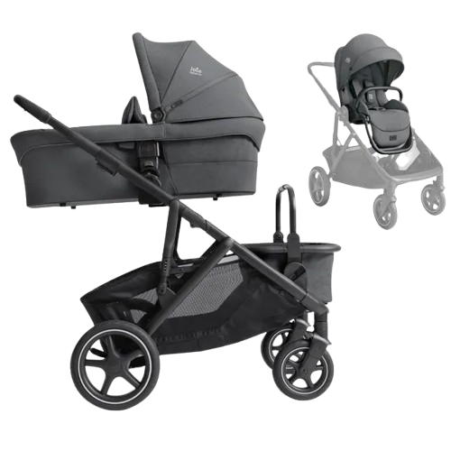 Joie Signature Versiti Ebony kinderwagen in premium uitvoering, met royale zonnekap en vier wielen, gefotografeerd schuin van voren.