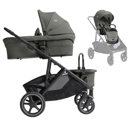 1565722550_1_356337BF188A090E5B538E93C09D986C-removebg-preview Joie Signature Versiti Evergreen kinderwagen in premium uitvoering, met royale zonnekap en vier wielen, gefotografeerd schuin van voren.
